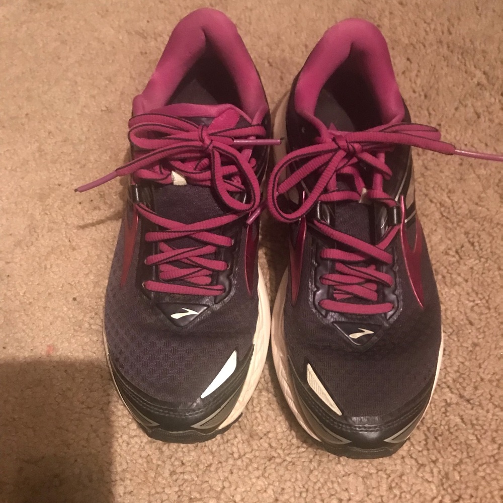 Brooks Ravenna 8 running shoes size 6.5